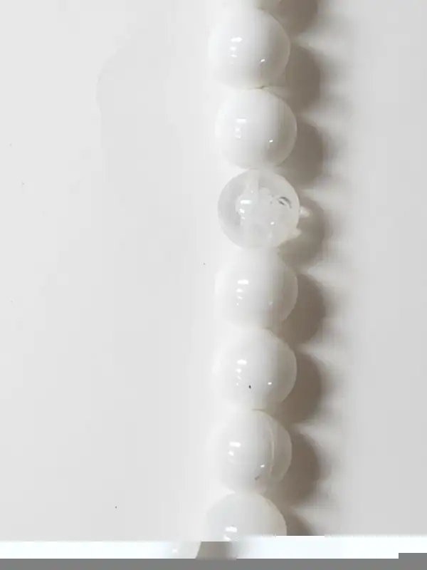 Vintage Shiny & Pearlized White Bead Necklace in Arts & Collectibles in Mississauga / Peel Region - Image 7