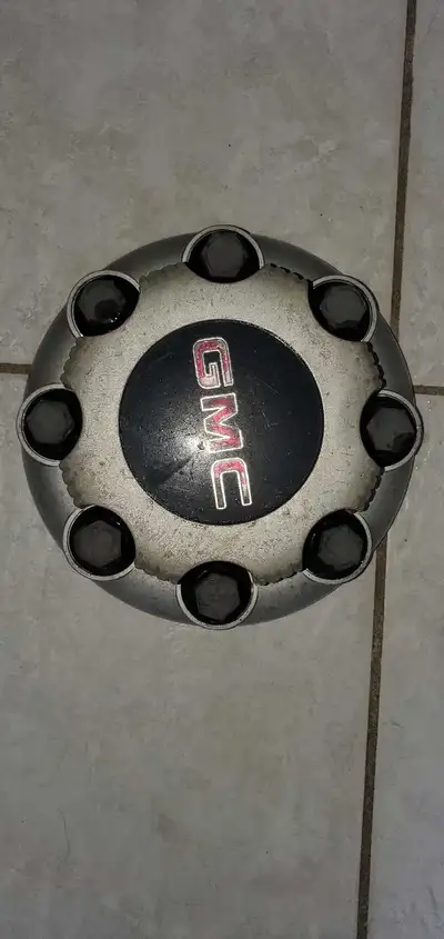 Center Caps wheel Hubcaps OEM Chevy Silverado 2500 3500 , 1999 -2010 , 15052378