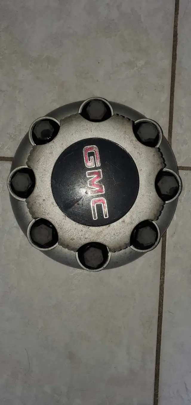 Center Caps wheel Hubcaps OEM Chevy Silverado , 1999 - in Tires & Rims in City of Toronto - Image 2