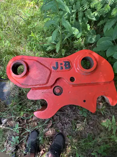 Excavator pin grabber. For faster bucket swaps will fit most 30 ton machines 92mm pins and 400 mm be...