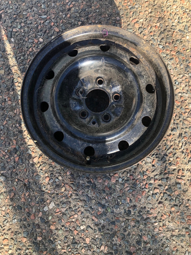 Metal Tire Rim (16.5”) in Tires & Rims in City of Halifax