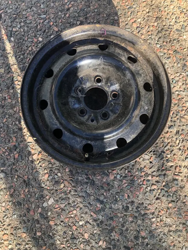 Metal Tire Rim (16.5”) in Tires & Rims in City of Halifax - Image 2