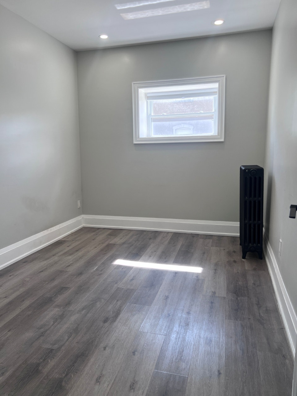 Modern 2 Bedroom Apt Downtown Orillia with Insuite Laundry 4