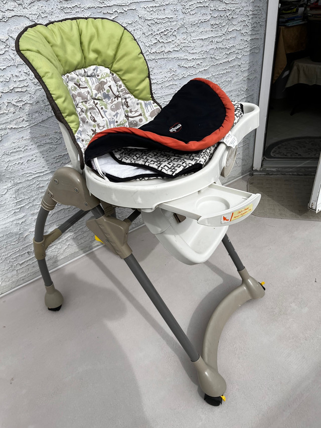 New high chair and space saver chair plus some blankets in Feeding & High Chairs in Calgary - Image 3