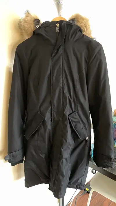 TNA Women’s Summit Parka, XS, black. Cash only. Pickup only at 494 Avenue Road. From a smoke free an...