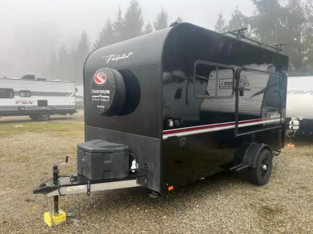 2021 Intech Discovery Travel Trailer Toy Hauler in Travel Trailers & Campers in Mission - Image 5