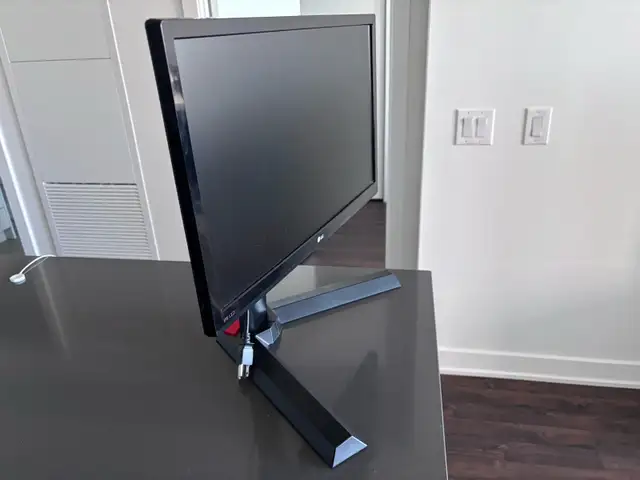 22’ LG Computer Monitor in Monitors in Mississauga / Peel Region - Image 3