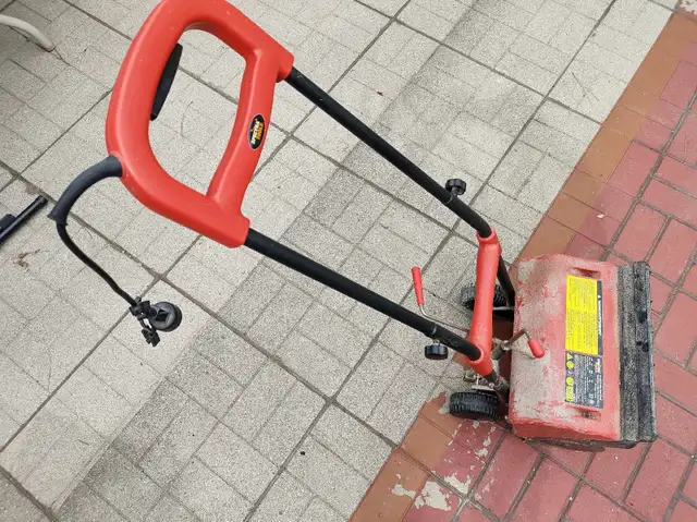 Snow Thrower in Snowblowers in City of Toronto - Image 3