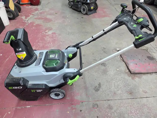 SNOWBLOWER EGO POWER+ 56V ELECTRIC Snow Blower - Tool ONLY in Snowblowers in Longueuil / South Shore - Image 3