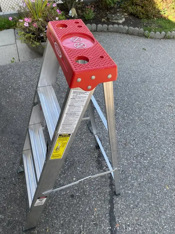 WERNER 4 FOOT STEP LADDER in Ladders & Scaffolding in Oakville / Halton Region - Image 3