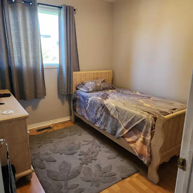 Furnished Room for rent in Room Rentals & Roommates in Oshawa / Durham Region - Image 2