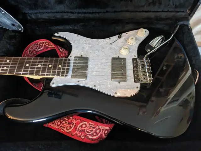 Electric Guitar Fender Stratocaster BlackTop in Guitars in Guelph - Image 6