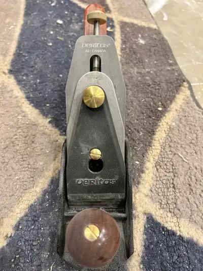 Veritas 4-1/2 Smoothing Plane from Lee Valley. • A2 tool steel blade • Made in Canada • Heavy, preci...