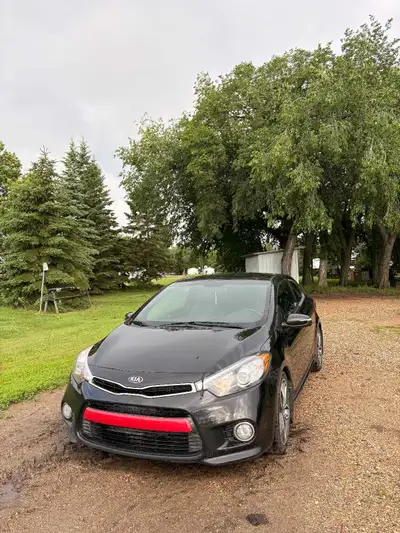 Features: Power Windows, Bluetooth, heated seats Tires have 75% tread and come with 3 extra all seas...