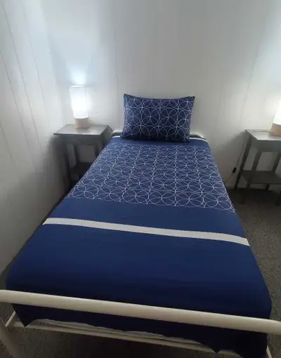 Chambre à louer libre, ***MAISON NON FUMEURS*** La chambre se trouve au sous-sol d'une maison unifam...