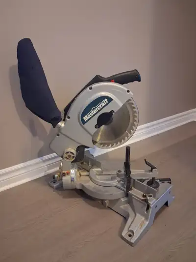 10 inch compound miter saw in excellent condition