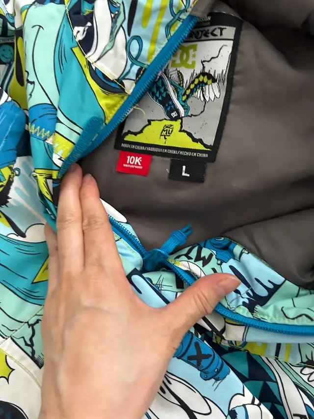 Boys ski jacket and pants  in Kids & Youth in City of Montréal - Image 3
