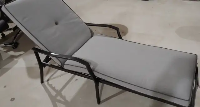Outdoor Lounger in Patio & Garden Furniture in Oakville / Halton Region - Image 3