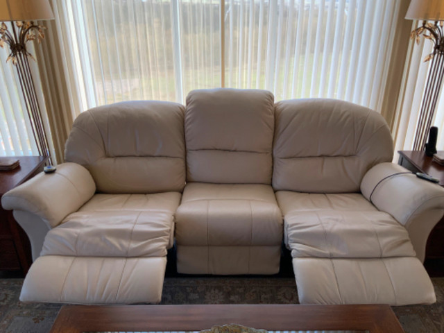 TOP QUALITY ELECTRIC SOFA & 2 LOVE SEATS in Couches & Futons in Kelowna - Image 2