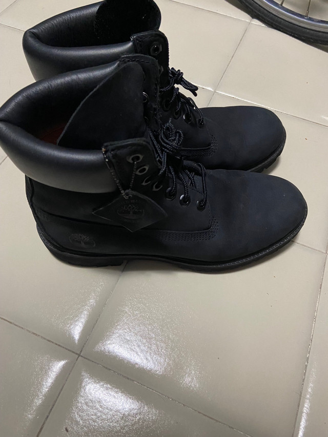 Timberland 6” Premium Men’s size 9 in Men's Shoes in Hamilton - Image 2
