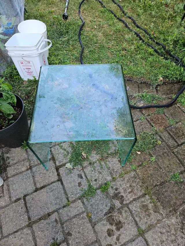 Bent Glass Table Set in Coffee Tables in City of Toronto - Image 4