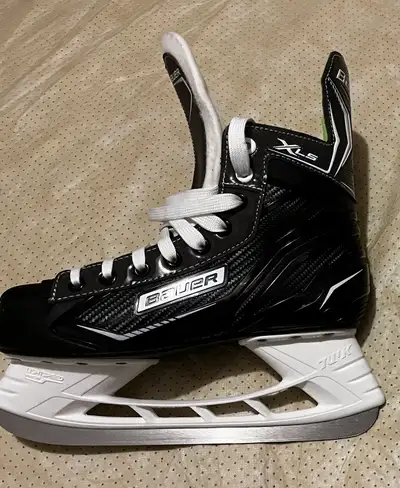 Like new Bauer XLS senior hockey skates size 7. Worn for 1 hour. $90.
