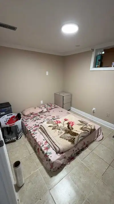 Neat and clean room available to rent near humber college. Walking distance to college and busses. H...