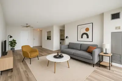 Bright and spacious room close to
