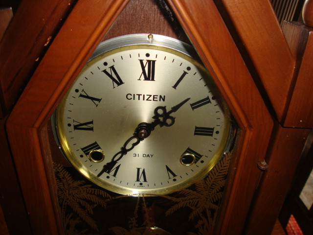 CATHEDRAL STYLE WOOD CLOCK in Arts & Collectibles in Norfolk County - Image 2