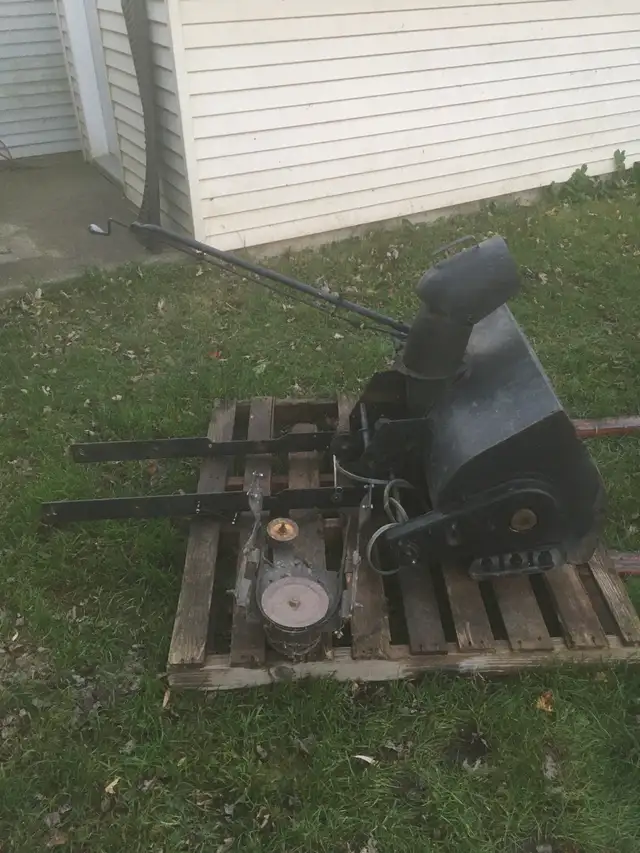 souffleuse tracteur in Lawnmowers & Leaf Blowers in West Island - Image 4