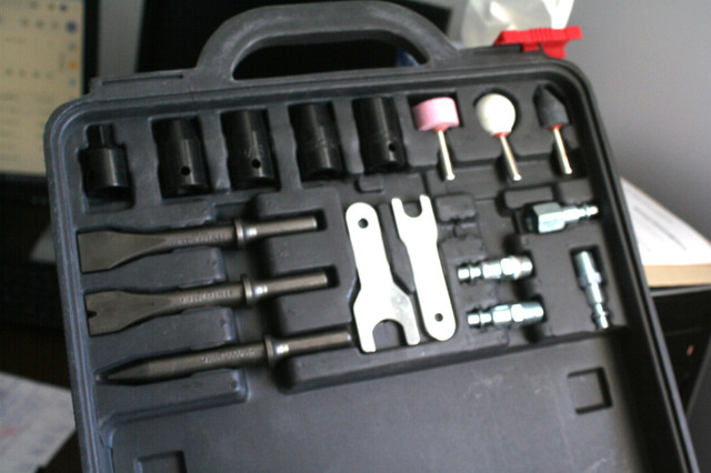 Ensemble outils pneumatique presque neuf avec accesooires dans Outils à main  à Drummondville - Image 2