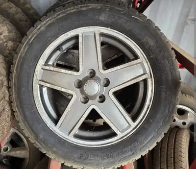 4 Mags Jeep patriote 2008, avec 4 pneus été reste 1 été, pas 2.
