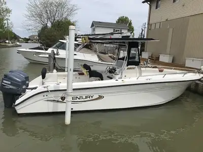 2003 Century 2600 freshwater vessel. Twin Yamaha 150s with approx. 1050 hours. Tune up done last sea...