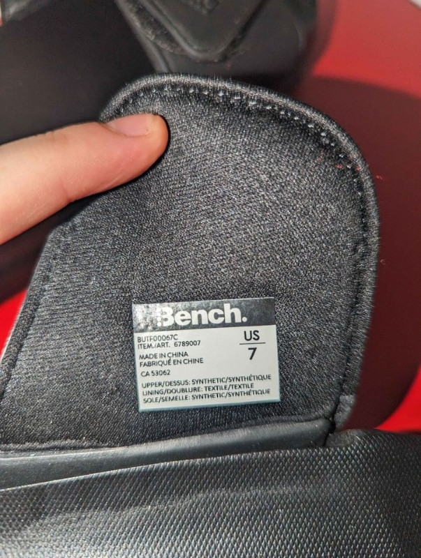 Bench Memory Foam Slides in Men's Shoes in City of Toronto - Image 4