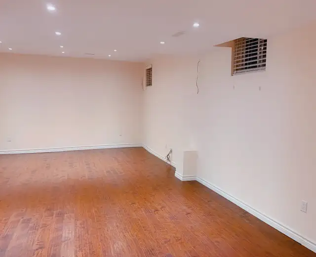 Milton Beautiful Basement for Rental (For single & young couple) in Long Term Rentals in Oakville / Halton Region - Image 6