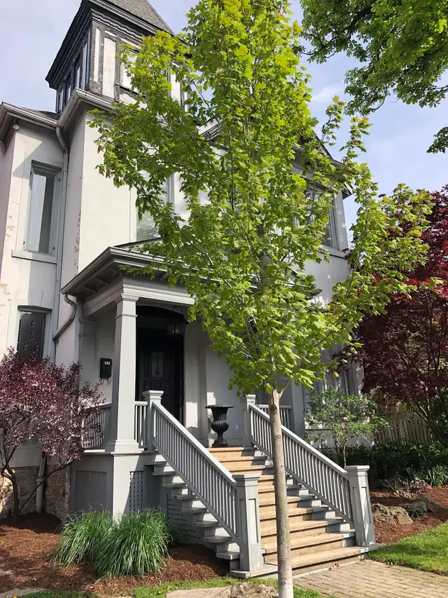 HAMILTON - STUNNING 2 BEDROOM - EXCLUSIVE DURAND AREA