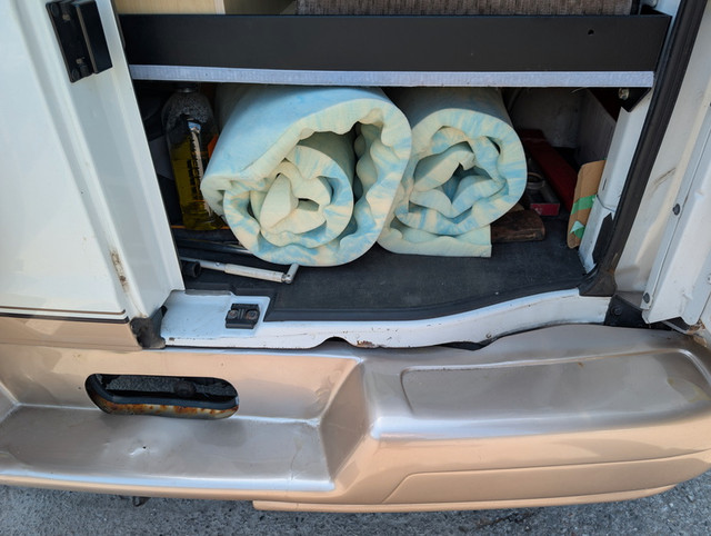 Roadtrek Popular 190 2004  CERTIFIED – READY TO GO - TWIN BEDS in RVs & Motorhomes in Markham / York Region - Image 4