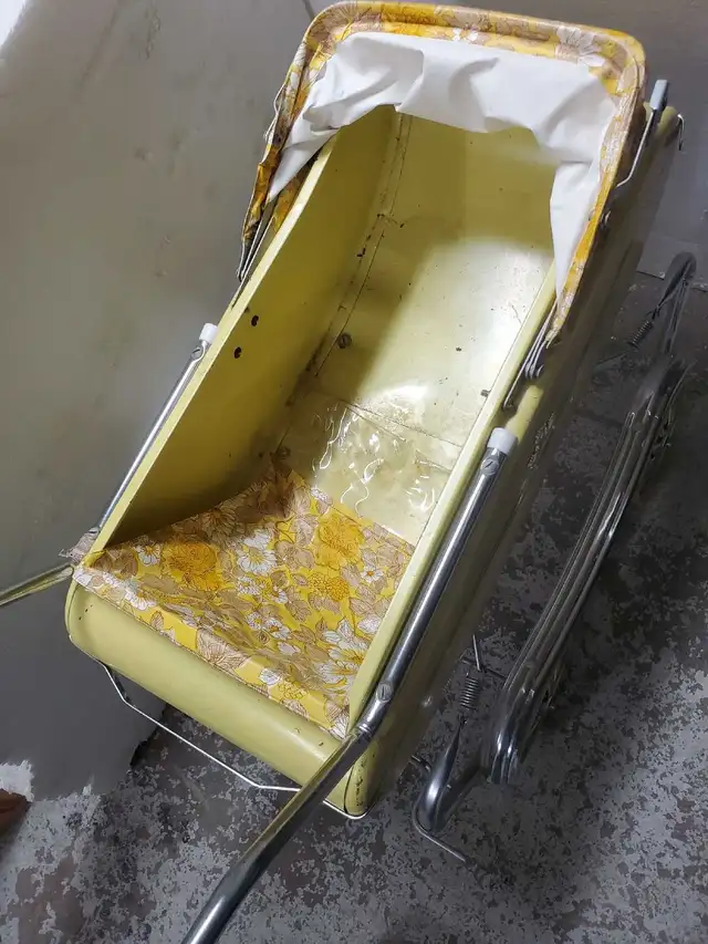 PRICE DROP! Vintage Yellow Floral Doll Pram Stroller in Arts & Collectibles in Edmonton - Image 3