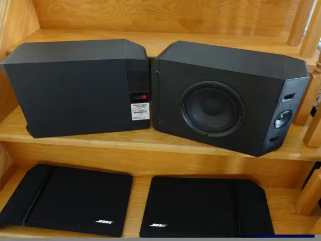 Bose 201 Series IV/120W/2way Speakers Pair/Black for sale in Speakers in Markham / York Region - Image 7
