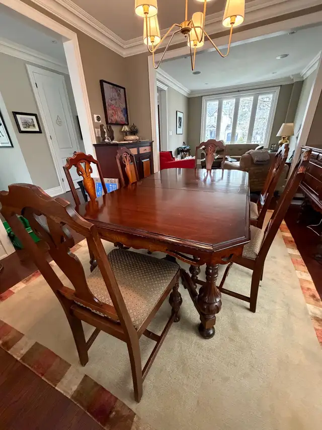Antique Dining  Room Set with Sideboard in Dining Tables & Sets in City of Toronto - Image 2