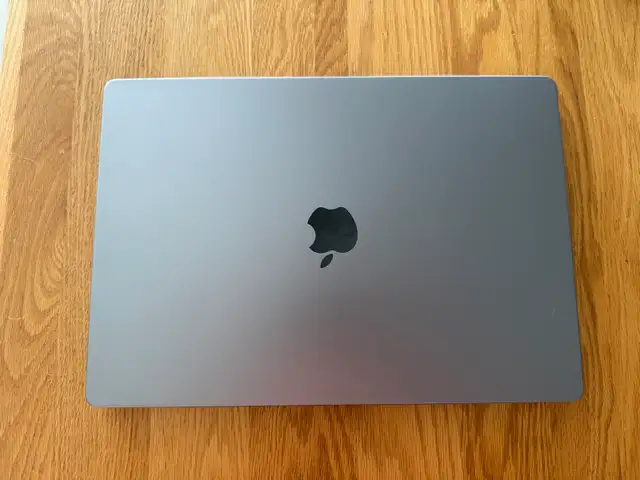 Apple MacBook Pro 16-inch 2021 M1 Pro in Laptops in City of Montréal - Image 4