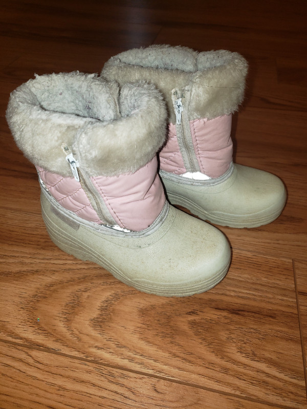 Girl's Winter Boots toddler size 9 in great used condition in Clothing - 4T in Winnipeg
