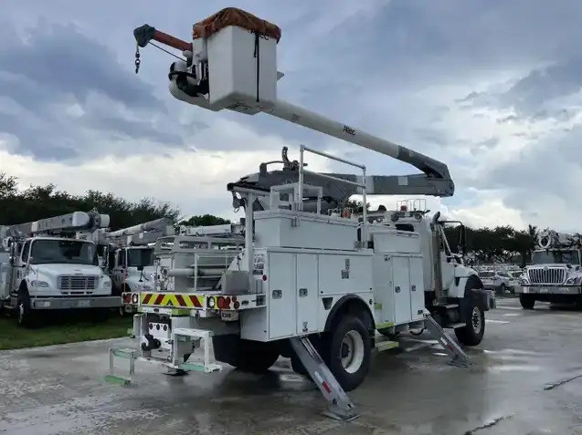 2014 International Altec AA55-MH Material Handling Bucket Truck in Other in Peterborough