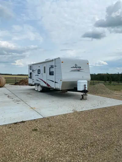 2007 KZ JAG 24 JB All appliances Work Minor hail damage on the front panel, does not affect the usag...