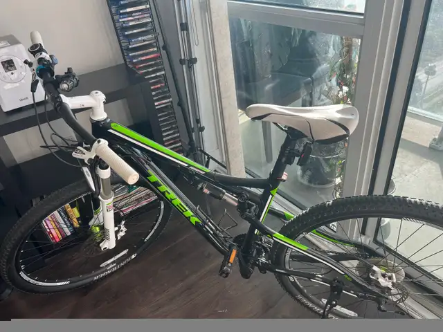 Trek mountain bike in Road in Oakville / Halton Region - Image 3