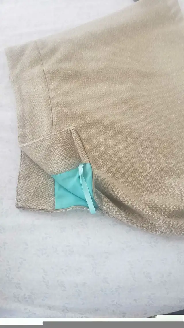 Gap Skirt- New in Women's - Bottoms in Markham / York Region - Image 4