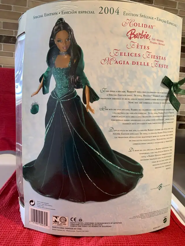 Vintage Mattel Holiday African American barbie 2004 in Toys & Games in Oshawa / Durham Region - Image 7