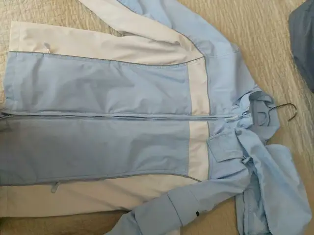 ladies spring jacket size medium  pick up  kitchener in Women's - Tops & Outerwear in Kitchener / Waterloo - Image 2