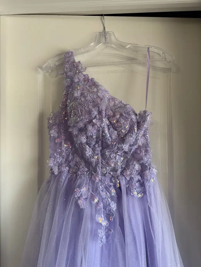 Grad Long Dress in Women's - Dresses & Skirts in Edmonton - Image 3