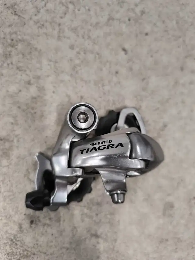 Pièces de vélo Bicycle Parts, Derailleur, Hub in Frames & Parts in City of Montréal - Image 6